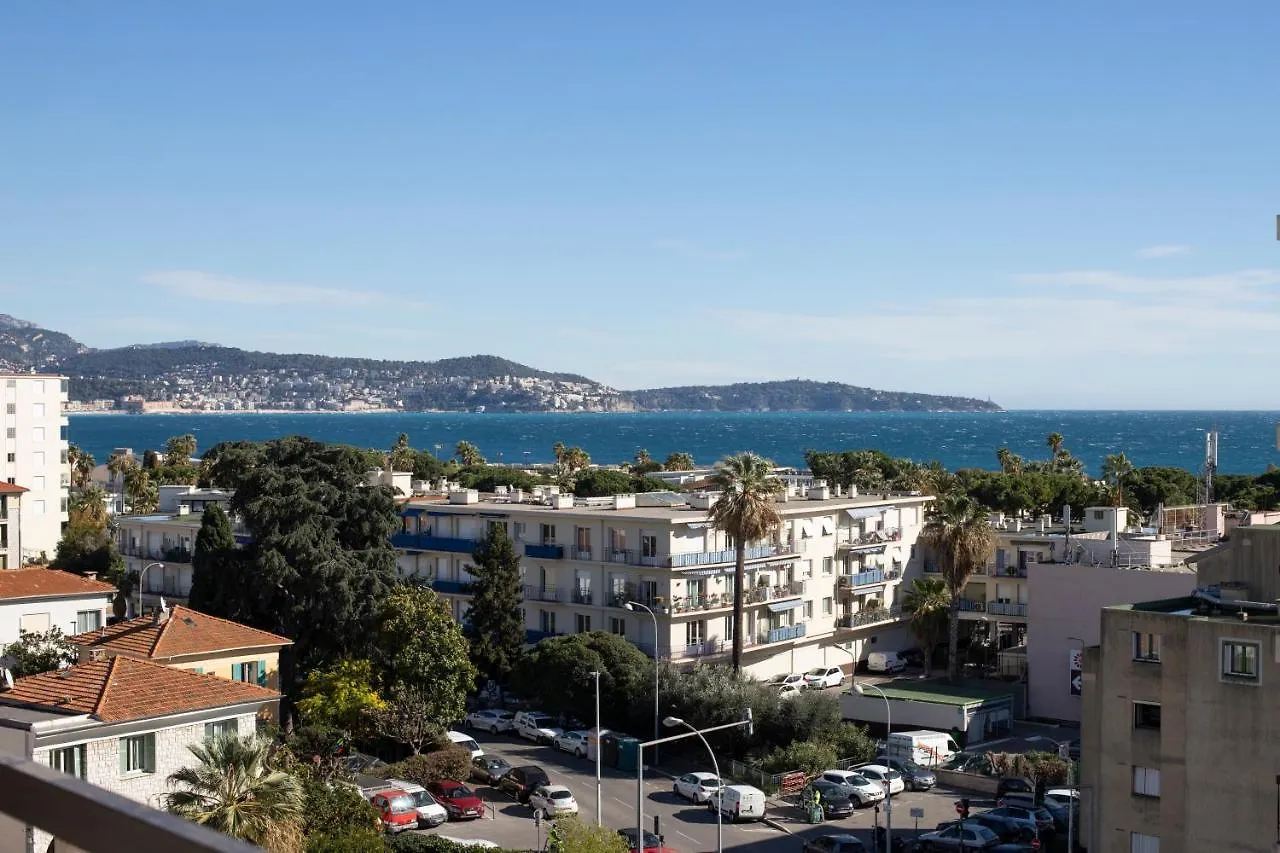 Daire Studio With Terrace And Sea View, 10 Min To The Beach Nice