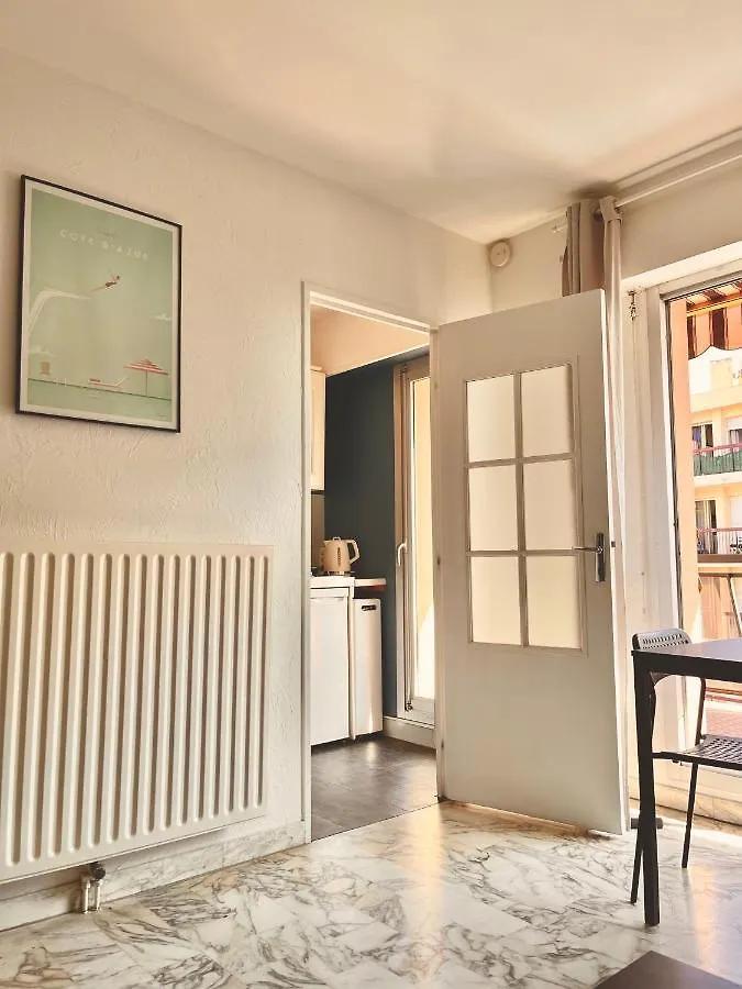 Studio With Terrace And Sea View, 10 Min To The Beach Nice